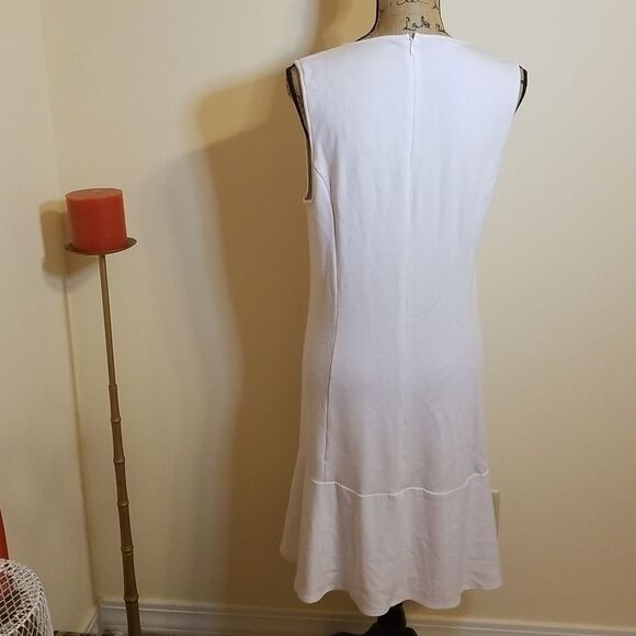 T Tahari white shift dress with flouncy hem sz Large - Picture 6 of 9